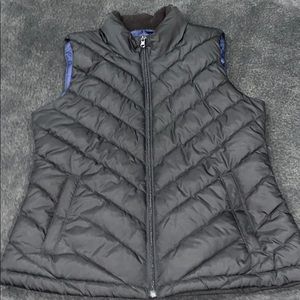 Black women’s gap bubble vest